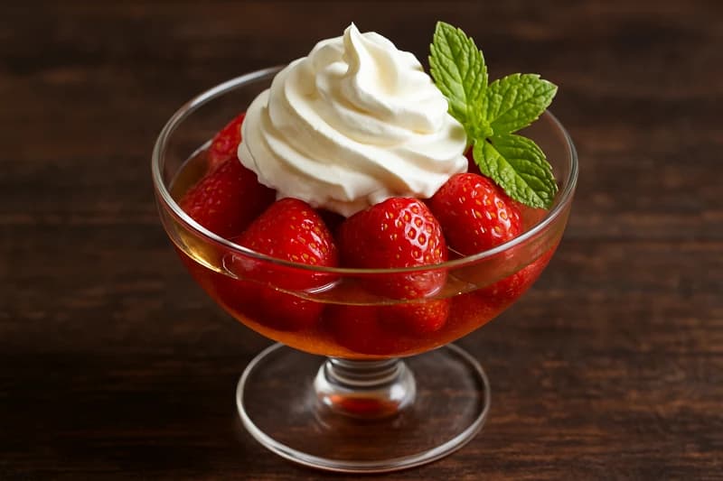 Morangos ao Champanhe com Chantilly